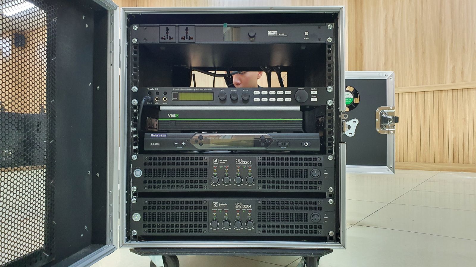 hệ thống tủ máy âm thanh