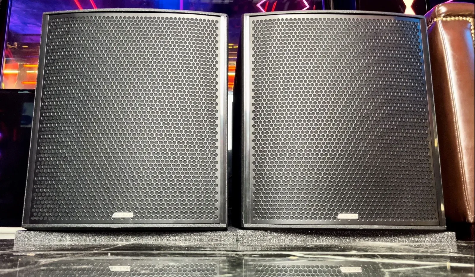 mẫu loa hát karaoke