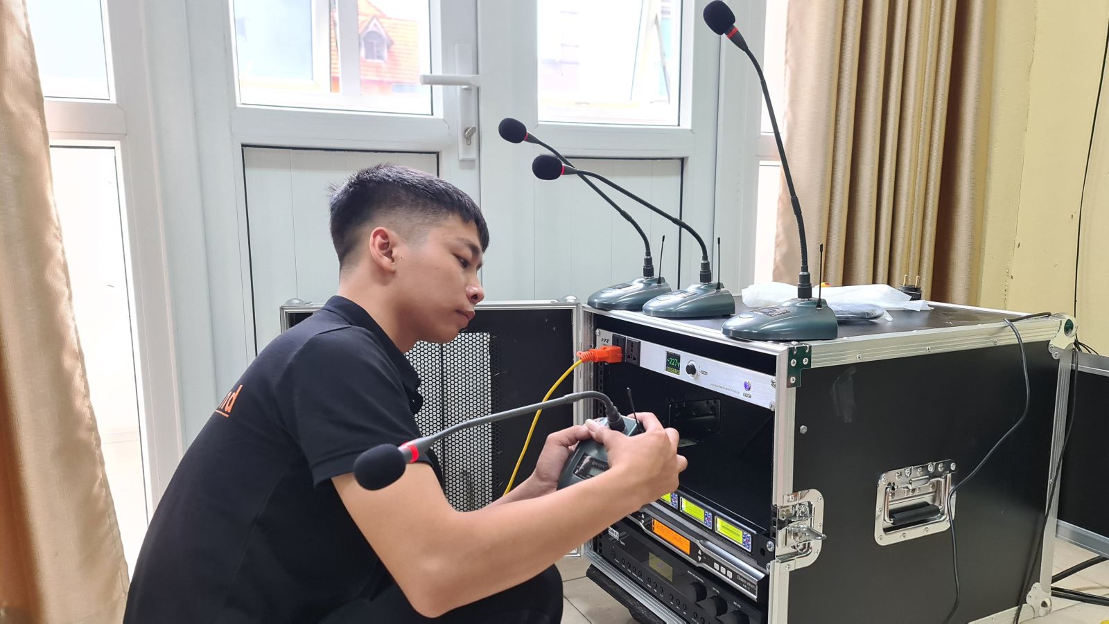 lắp đặt các thiết bị 