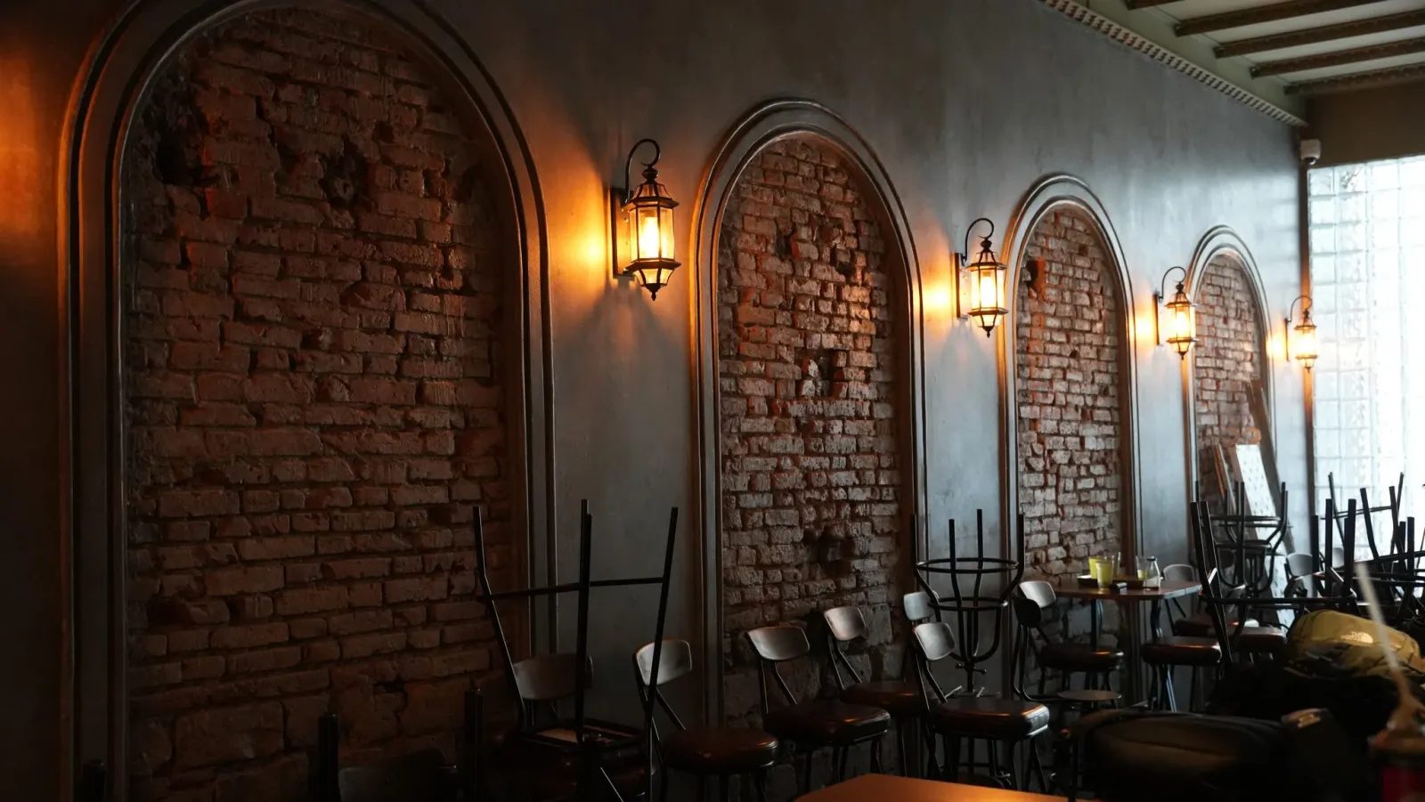 Lắp đặt hệ thống âm thanh Amate S26P cho quán lounge Sober ở Đào Duy Từ