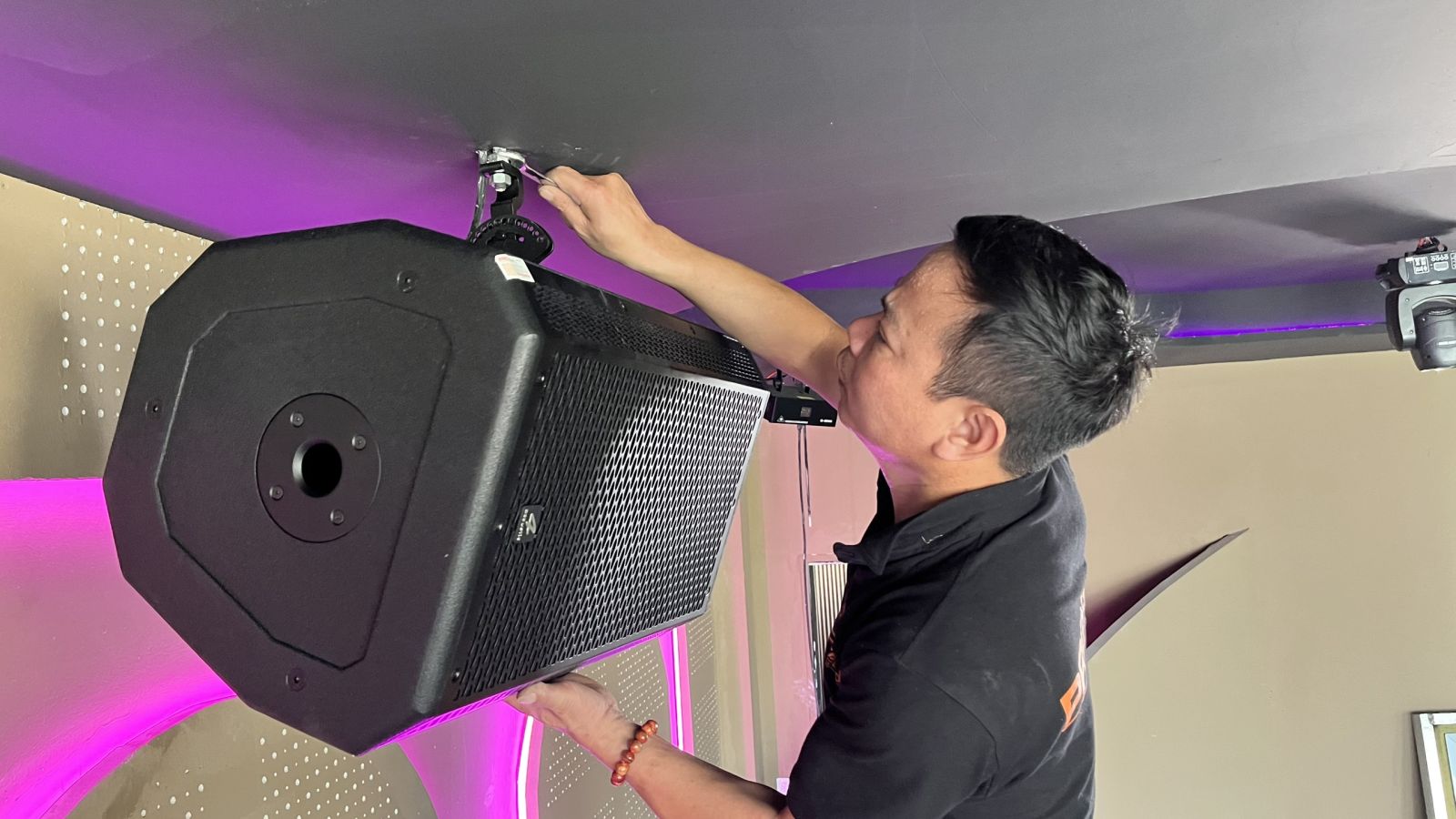 mẫu loa hát karaoke